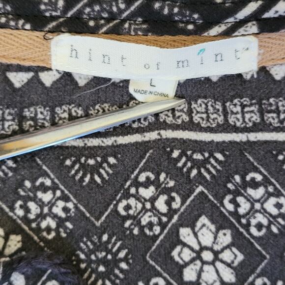 Hint Of Mint Sz L Peasant Boho Long Sleeve Pullover Top Crochet Lace Tassled - Picture 12 of 14